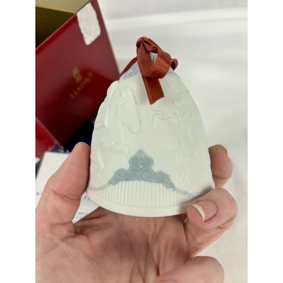 Lladro 2002 White Blue Christmas Holiday Ornament Bell - Picture 11 of 14